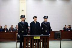 前国足主帅李铁受审被控五宗罪 涉案金额超1亿