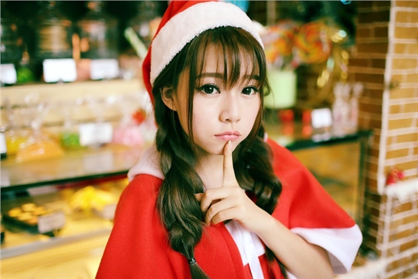 清纯可爱美女唯美写真 红色圣诞装扮喜庆惹人爱