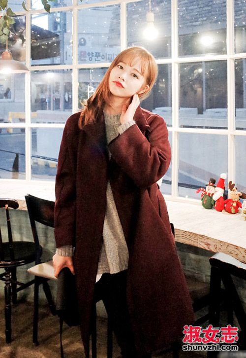 韩国女生冬天穿衣打扮 大衣配毛衣最美 韩国女生冬天穿什么