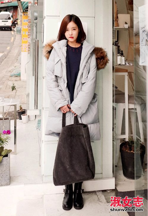 韩国冬天穿什么衣服 就爱羽绒服配长裤 韩国羽绒服街拍