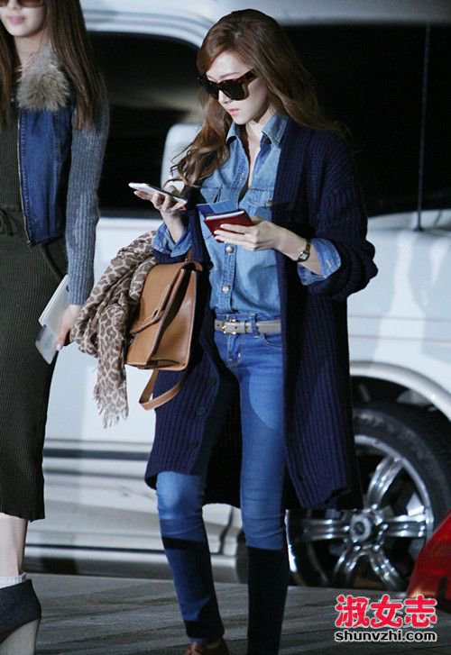 郑秀妍机场街拍示范 外套+长裤完美穿搭 郑秀妍街拍图片