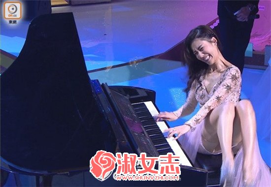 TVB台庆晚会李施嬅用脚弹钢琴视频 李施嬅现场走光图片曝光