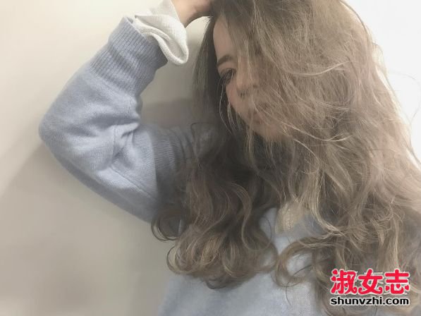 2017大热发色之「雾灰奶茶」秒变时髦精灵 奶茶色头发图片