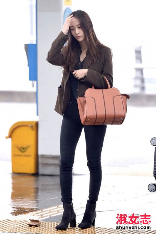 韩国女星最新街拍 李圣经失水准秀妍衣Q赞 明星机场街拍图片