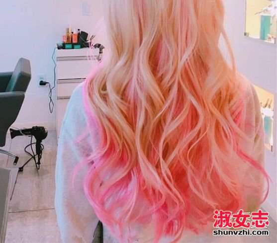 春季流行发色之命定粉 透亮显白仙气十足！ 粉红色头发怎么染