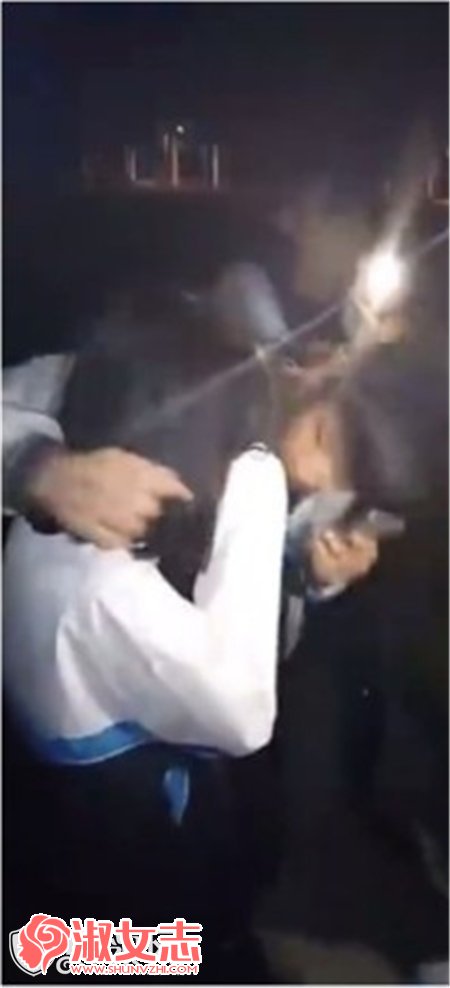 吴川10名初中男生轮流强吻女生视频 教育局:他们当时在嬉戏