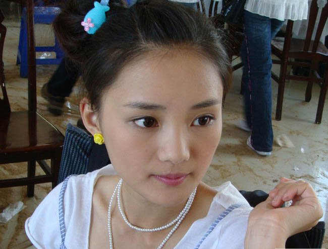 2003年,馨子参演了《红苹果乐园》的拍摄在剧中饰演萧晴开启演艺事业