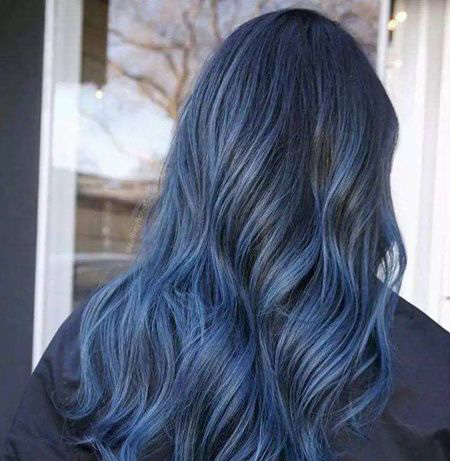 第一款:黑蓝色发色