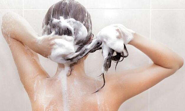 温和的洗发水