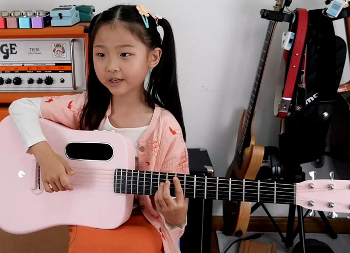 6岁女孩吉他弹唱Mojito