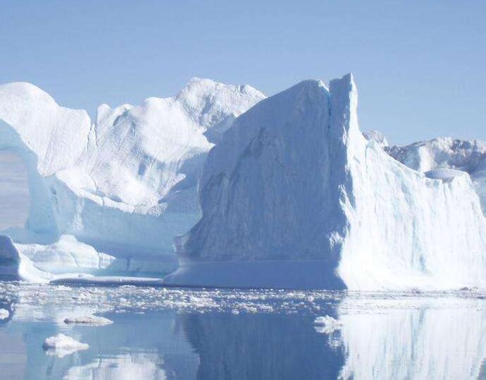 加拿大最后一个完整北极冰架坍塌